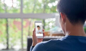 digitaal efficient en persoonlijk klantcontact dankzij live videosupport Digitale, effiziente und persönliche Kundenkontakte mit Live-Videos